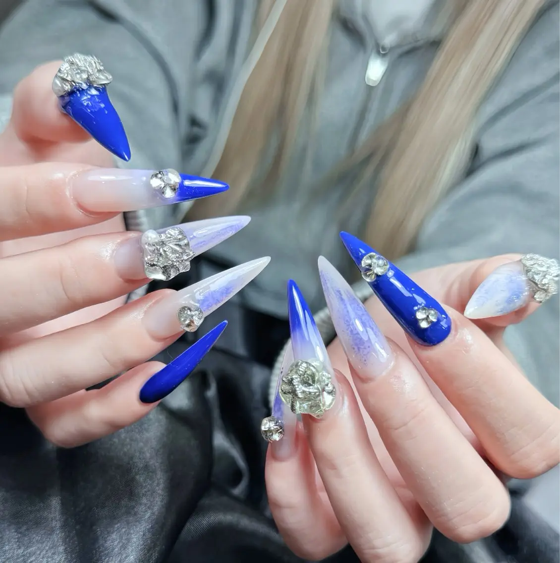 ネイル ボルドー フレンチネイル グラデーション キラキラネイル 韓国ネイル ハンドネイル Rin Nail 新大久保店のネイルデザイン