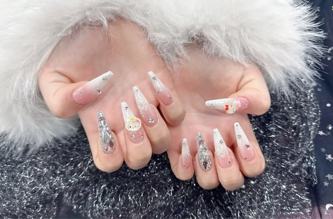 ネイル 成人式 フラッシュネイル フレンチネイル ジェルネイル グラデーション ハンドネイル 😍Yumi❤️ 💅Nail💅のネイルデザイン