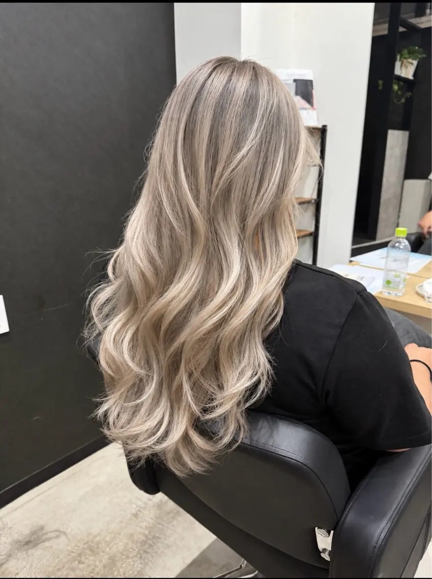 ロング カラー ベージュカラー ブリーチ ブロンド ケアブリーチ ハイトーンカラー ハイトーンカラー 特化/悠希のヘアスタイル