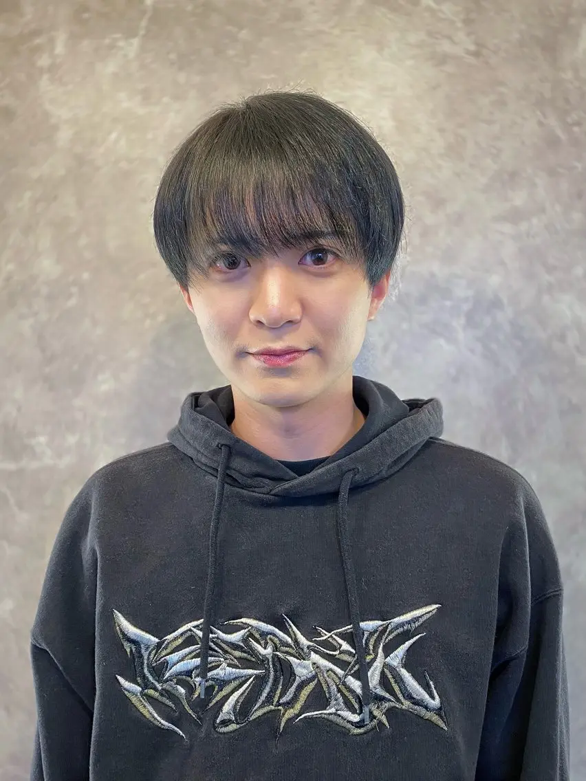 ショート メンズ メンズブリーチ センターパート フェザーパーマ メンズ韓国風 韓国マッシュ カット 安藤幹人 メンズパーマのヘアスタイル