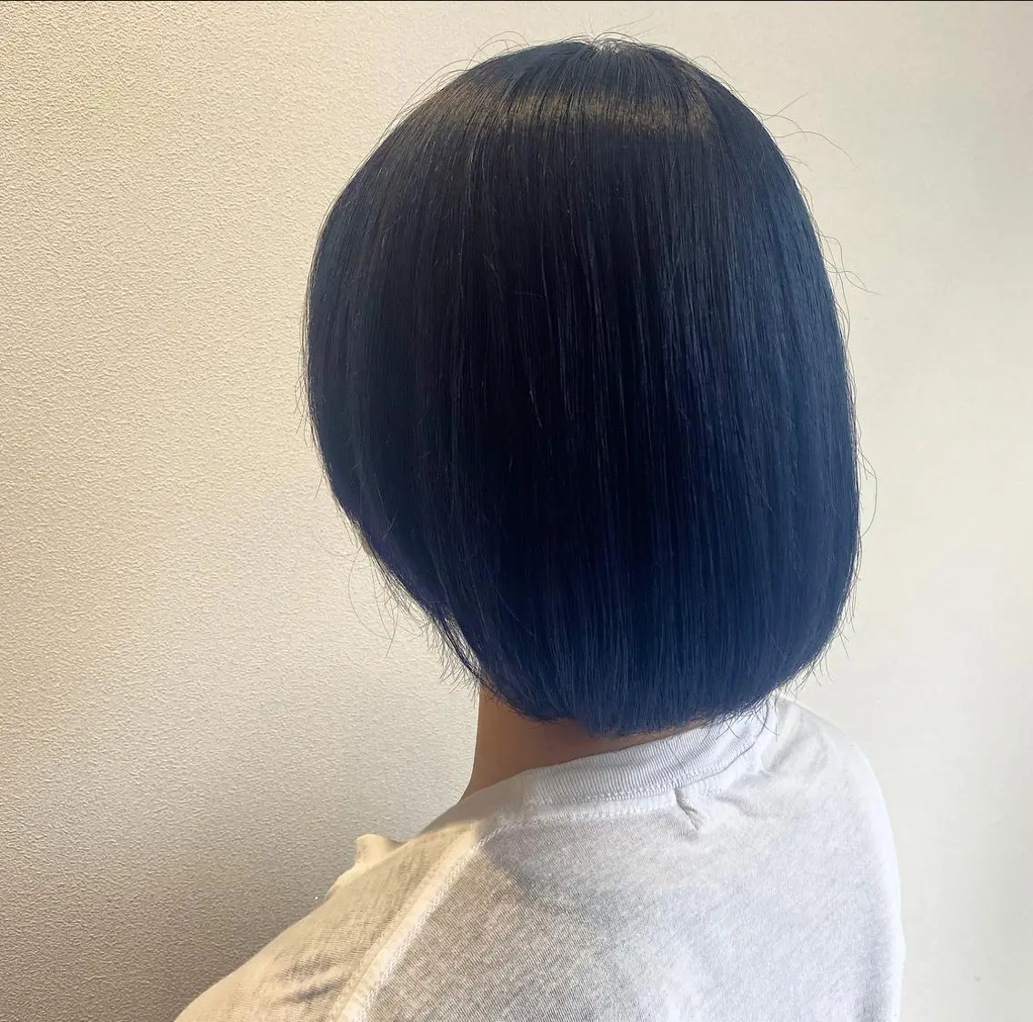 ミディアム カラー 黒髪 ブルーカラー ブルーブラック 💘韓国カラー💘 クルミのヘアスタイル