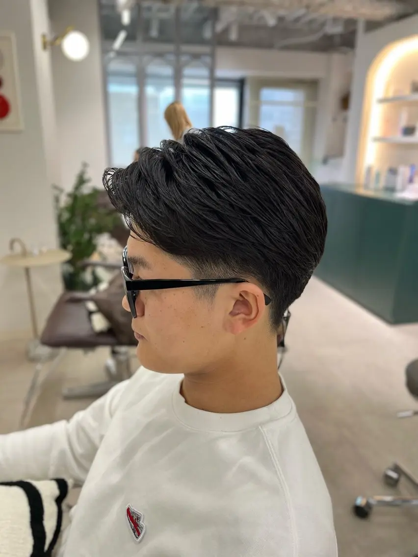 ショート ヘアアレンジ メンズ メンズ韓国風 くびれヘア 顔まわりレイヤー 顔周りカット 韓国風ヘア カット ヘッドスパ ヘアセット 指名1位・六三四🌻 まとまり続くレイヤーのヘアスタイル