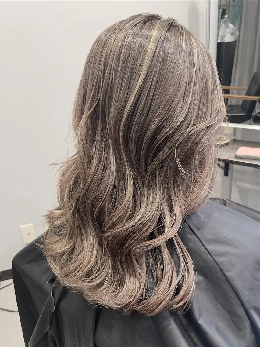セミロング ヘアカラー 🎀難波美容室🎀 HIKARIのヘアスタイル