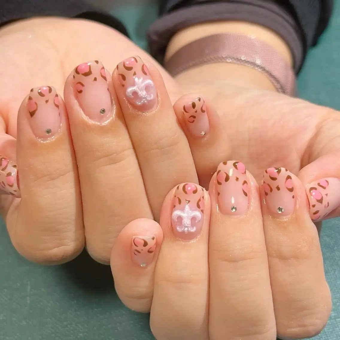 ネイル アニマル柄 フレンチネイル ハンドネイル nail salon JIMS【じむ】のネイルデザイン