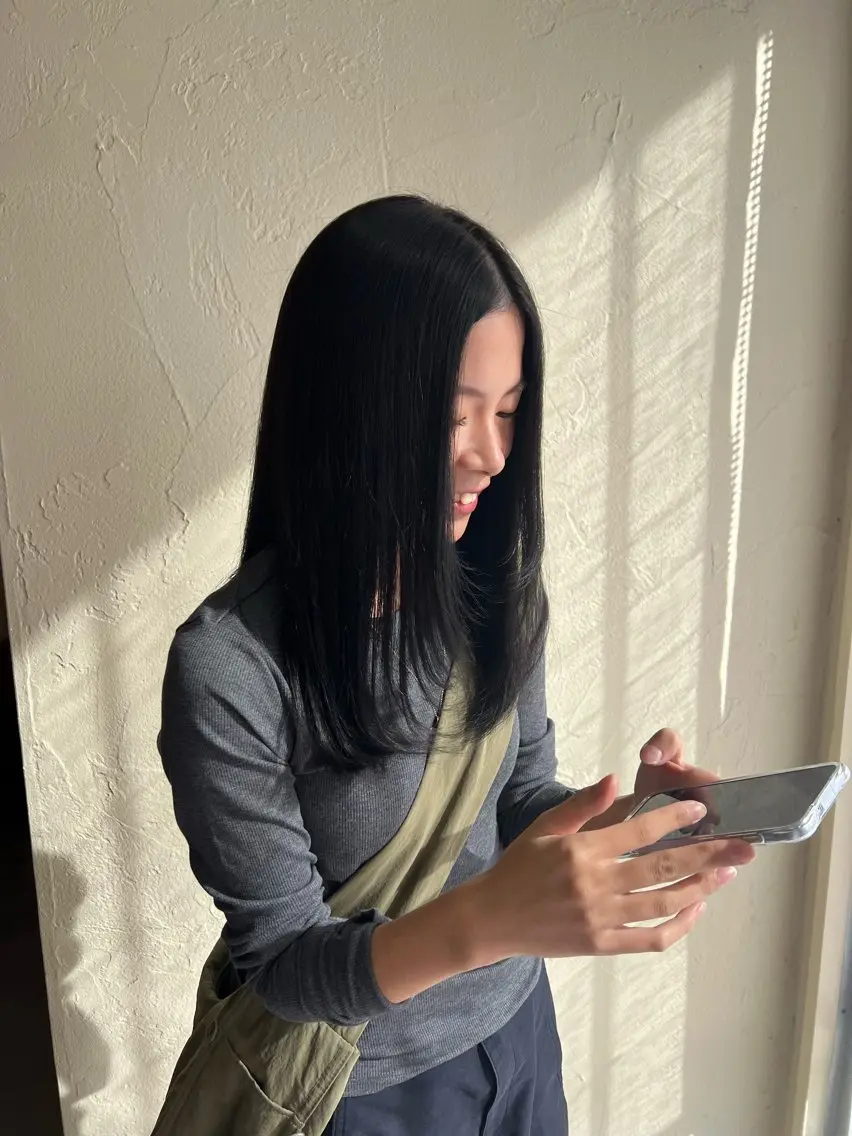 セミロング カラー 黒髪 ブルーカラー ブルーブラック レイヤーカット 石黒 理々花のヘアスタイル