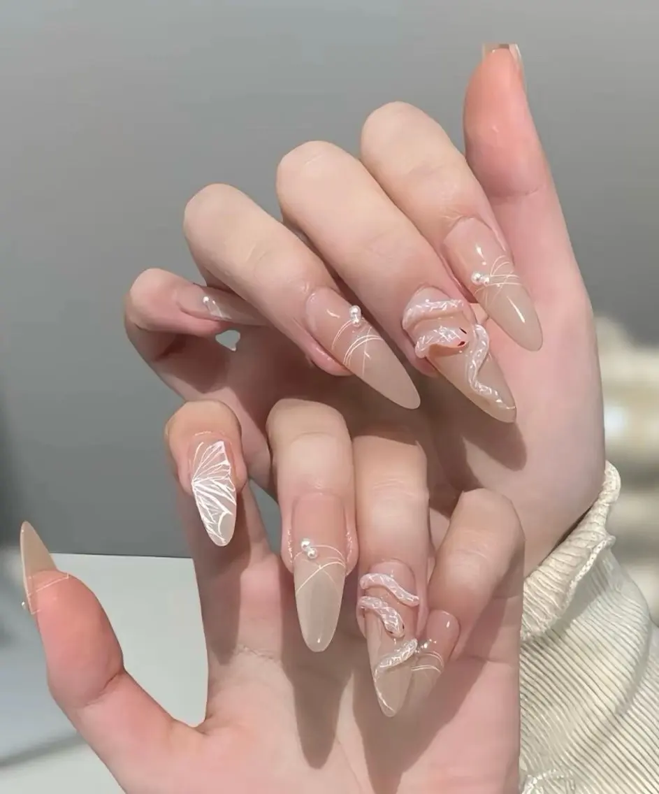 ネイル チークネイル 長さ出し フラワーネイル フレンチネイル ガーリー sun nail池袋 モデル募集のネイルデザイン