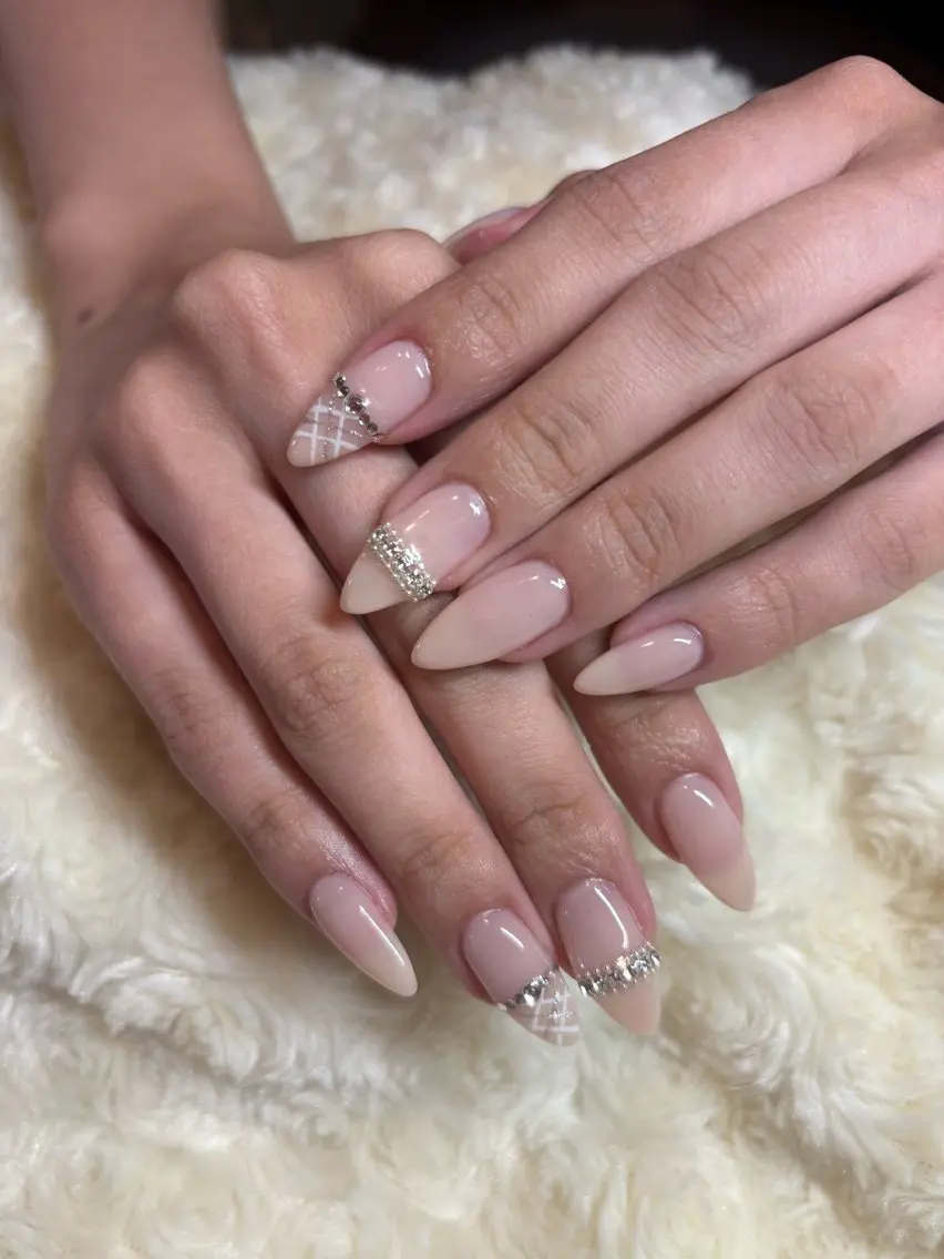 ネイル ガーリー ロングネイル シンプルネイル ハンドネイル aime HIKARUのネイルデザイン