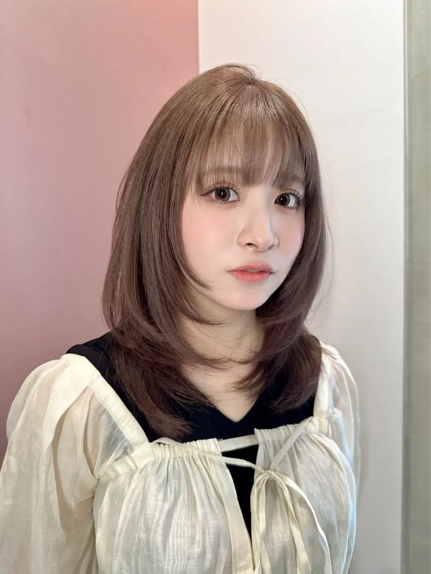 ミディアム カット ヘアカラー トリートメント 爆美女製造機 レイヤーのプロのヘアスタイル