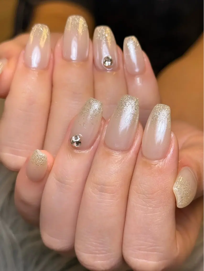 ネイル ミラーネイル オフィスネイル シンプルネイル ブライダルネイル ホワイト ハンドネイル nail salon h🎀小夏のネイルデザイン