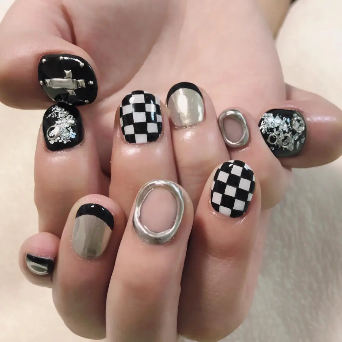 ネイル ミラーネイル シルバー ハンドネイル MAYME TAMAKIのネイルデザイン