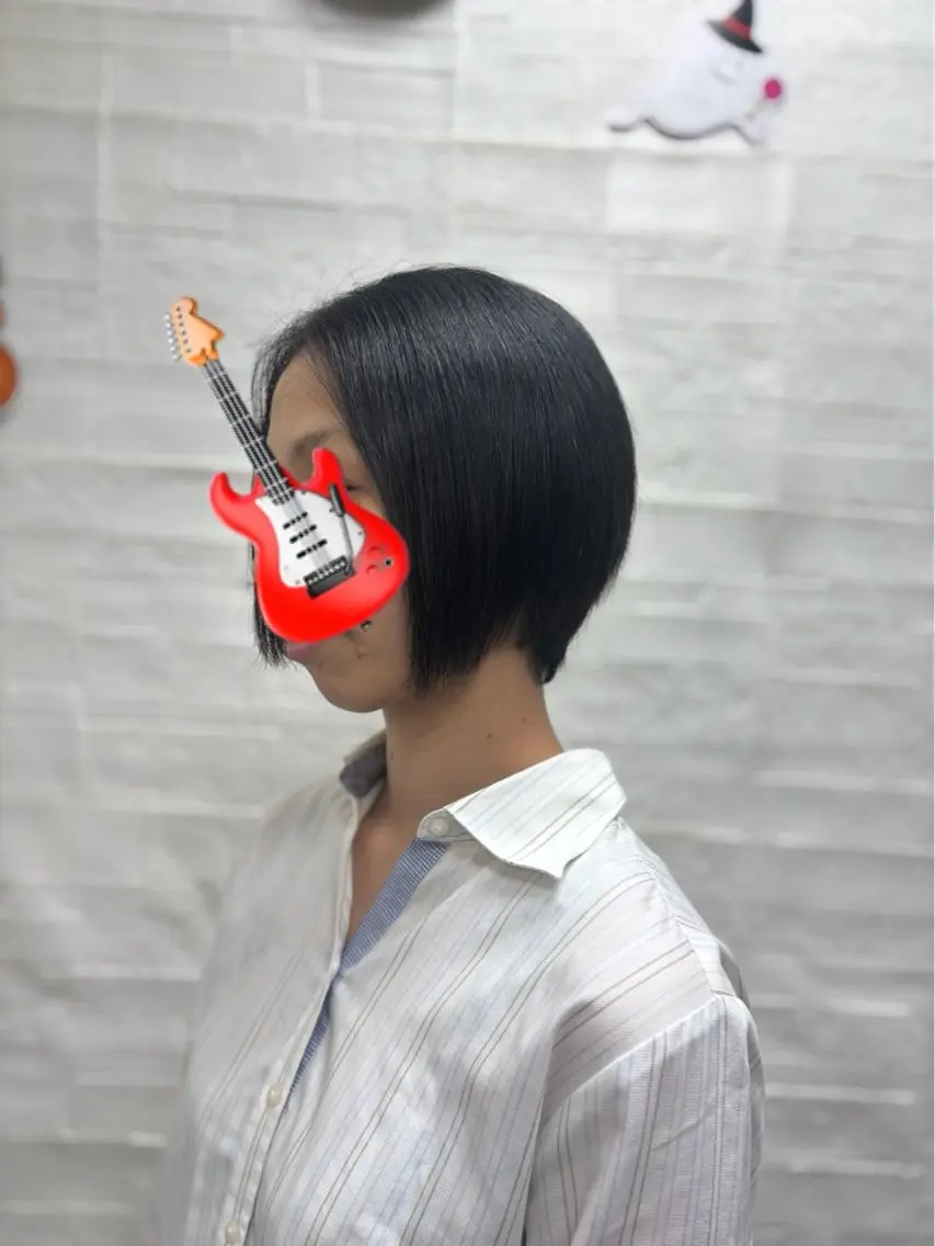 ミディアム カット 岡崎 美紀のヘアスタイル