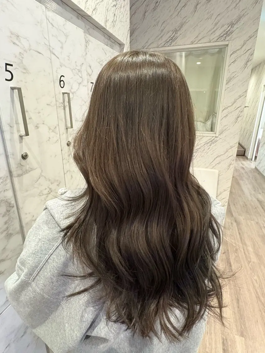 カラー グレージュ オリーブグレージュ オリーブグレー 鈴木 碧衣のヘアスタイル