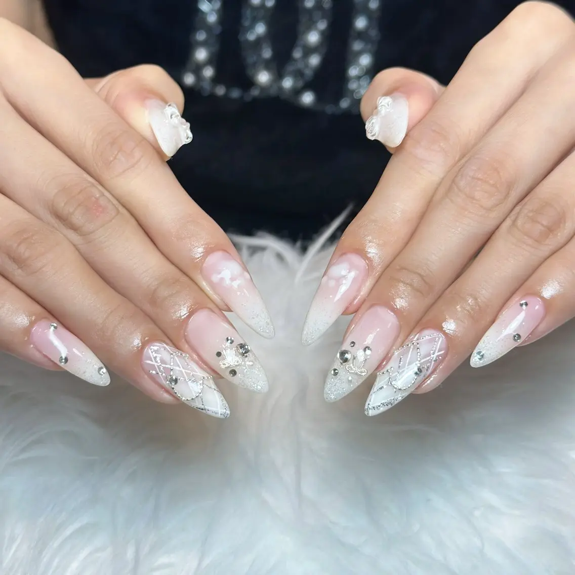 ネイル チークネイル ドット フレンチネイル グラデーション ハート ハンドネイル Julli NailStudioのネイルデザイン