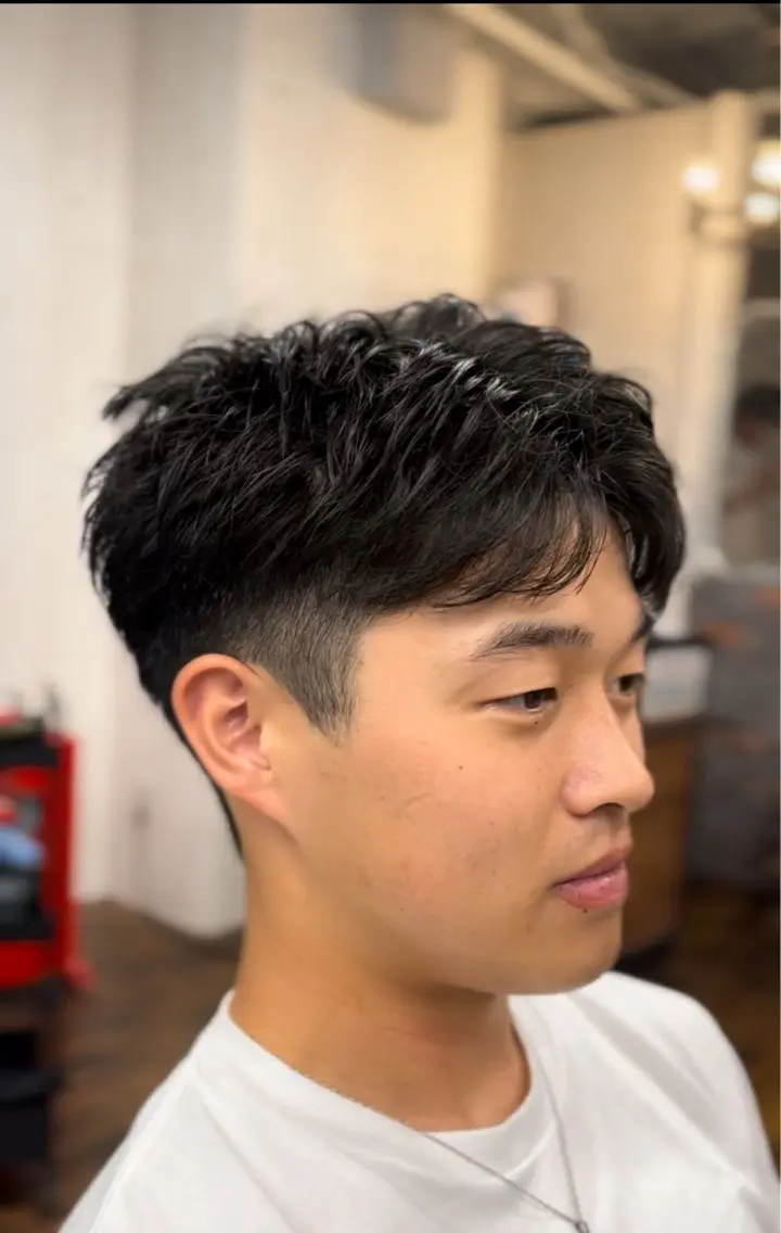 メンズ モヒカン カット BUZZ FLOW 甲田大輝のヘアスタイル