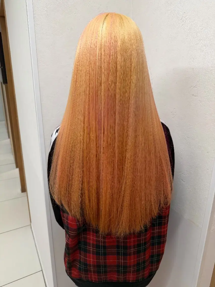 カラー ロング 新木 バレリアのヘアスタイル