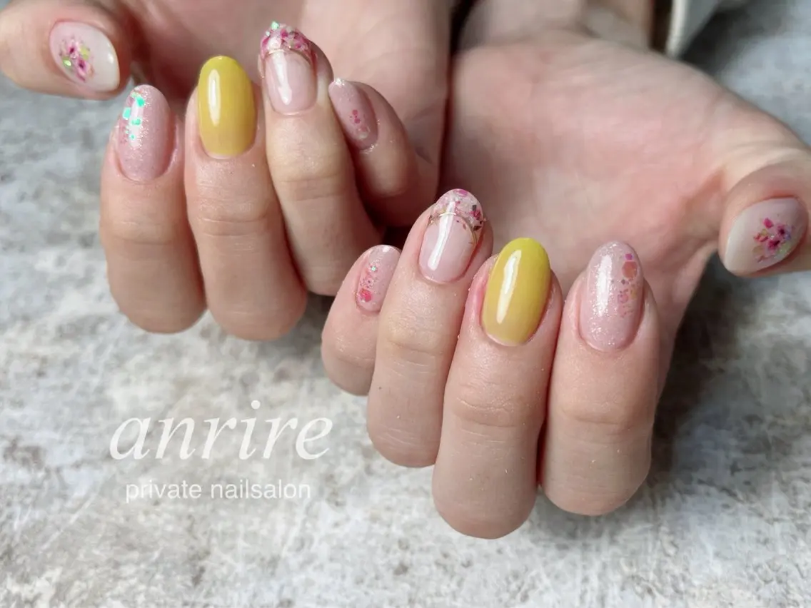 ネイル フラワーネイル フレンチネイル ジェルネイル キラキラネイル ラメ(グリッター) nailsalon anrireのネイルデザイン
