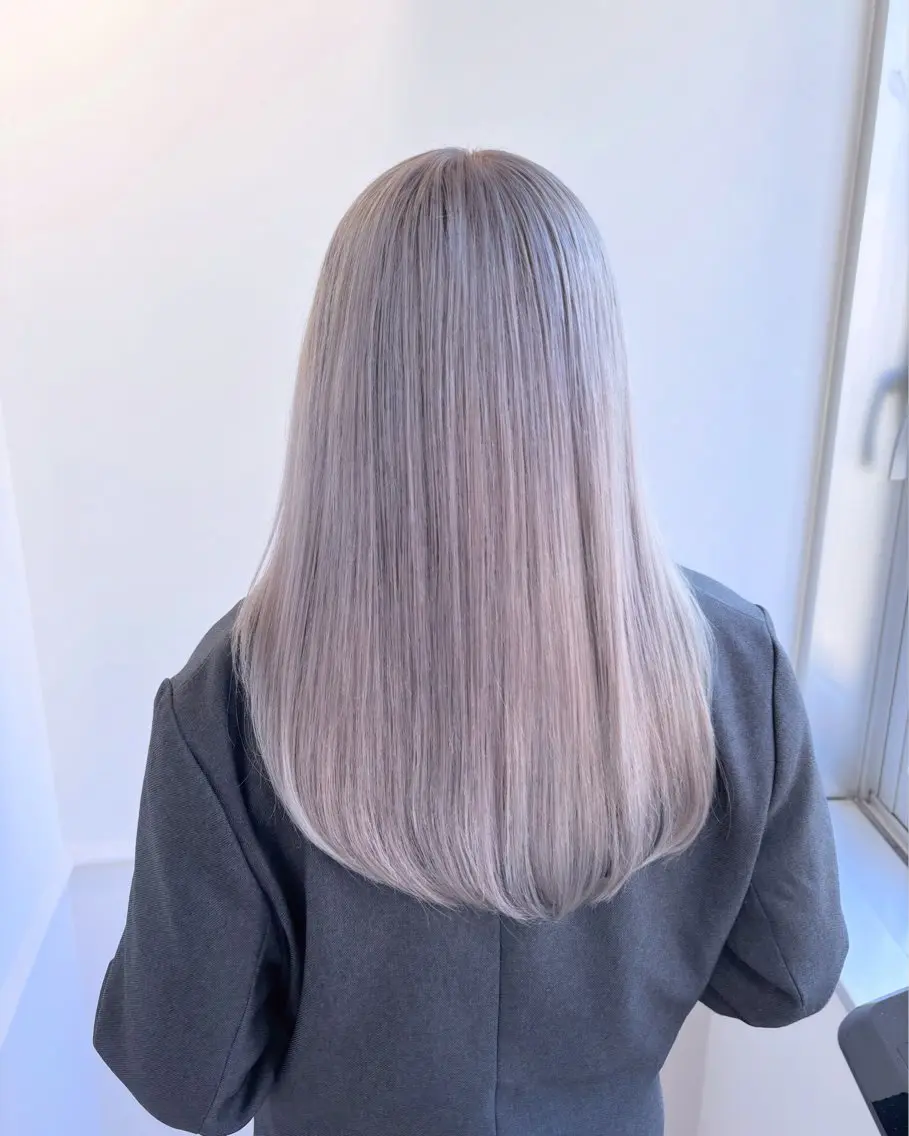 カラー ニトウ レイナのヘアスタイル