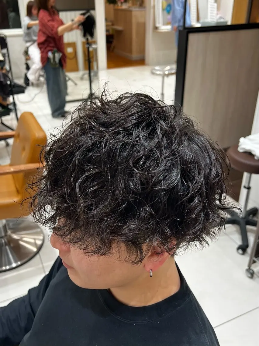 【☀️永久人気メニュー☀️】メンズカット💇+ツイスパ・波巻きパーマ+トリートメントサービス付き🚗特別価格!の写真