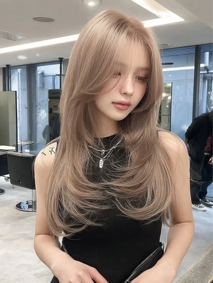 ロング カラー バレイヤージュ ブリーチ ブロンド ハイライトカラー ハイトーンカラー 中山 寿弥のヘアスタイル