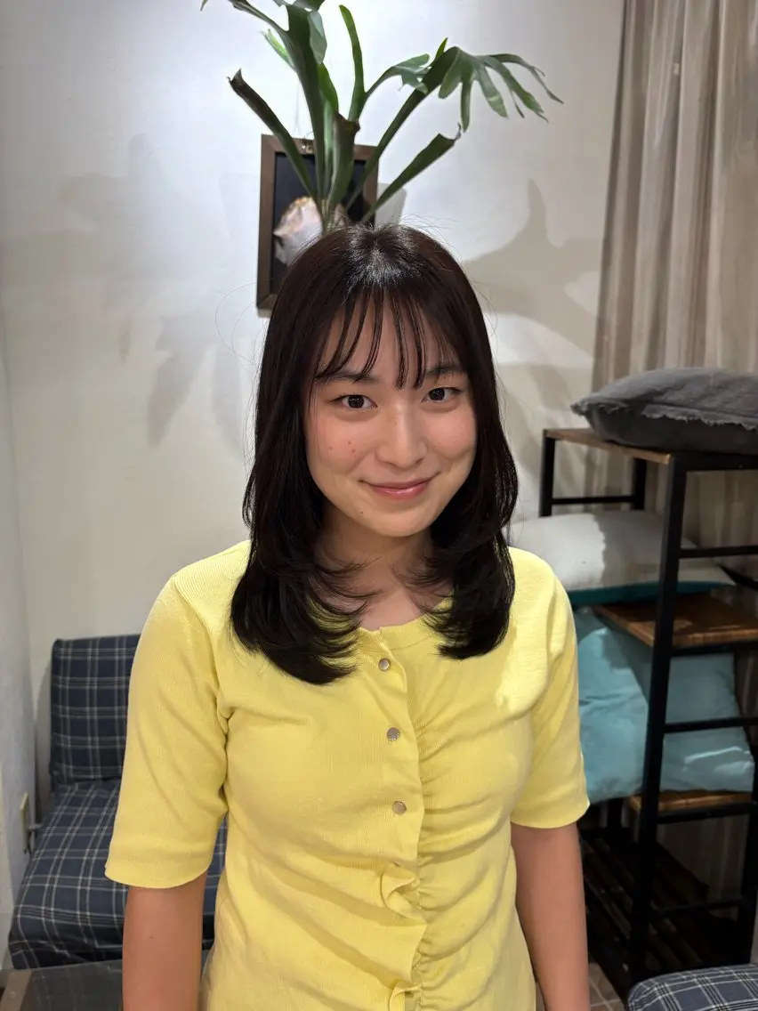 セミロング カット 竹口 莉央のヘアスタイル