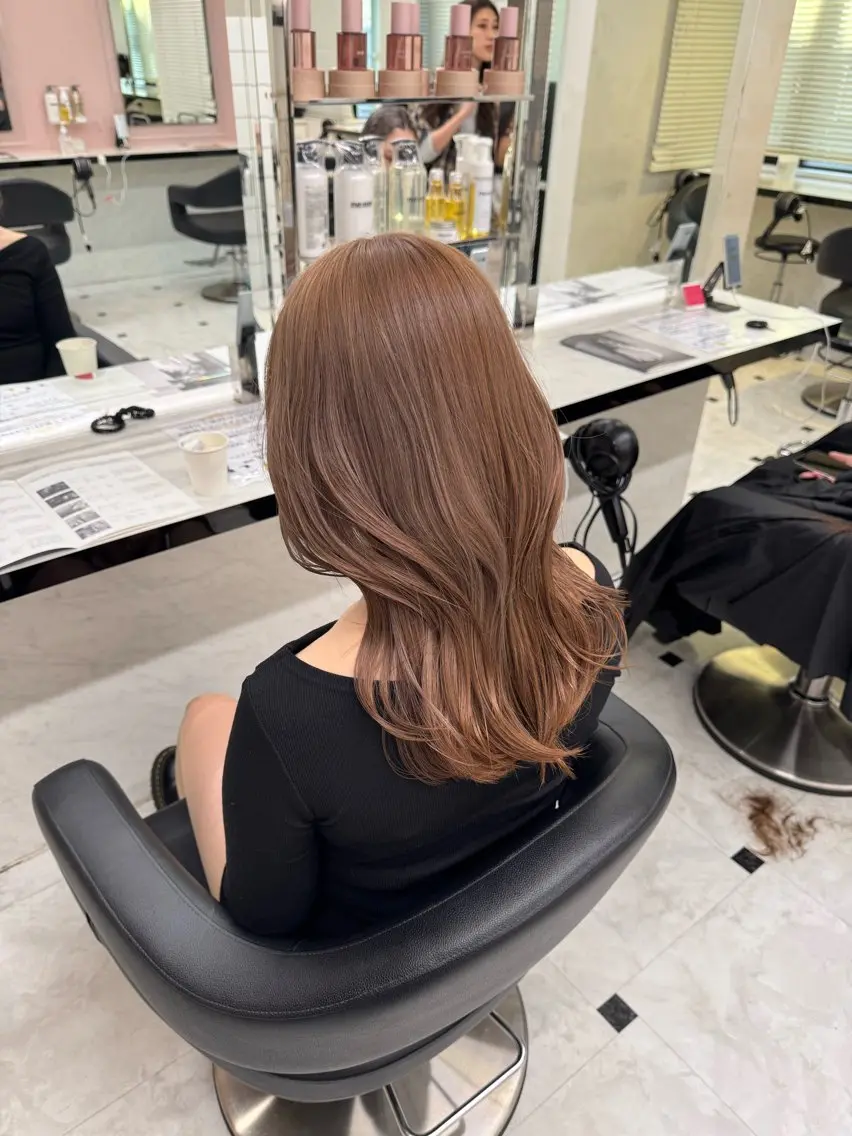 セミロング カラー ヘアアレンジ ブリーチ ケアブリーチ ヘアカラー ヘッドスパ 🥀レイヤー×ハイト ーントレンドヘア🥀のヘアスタイル