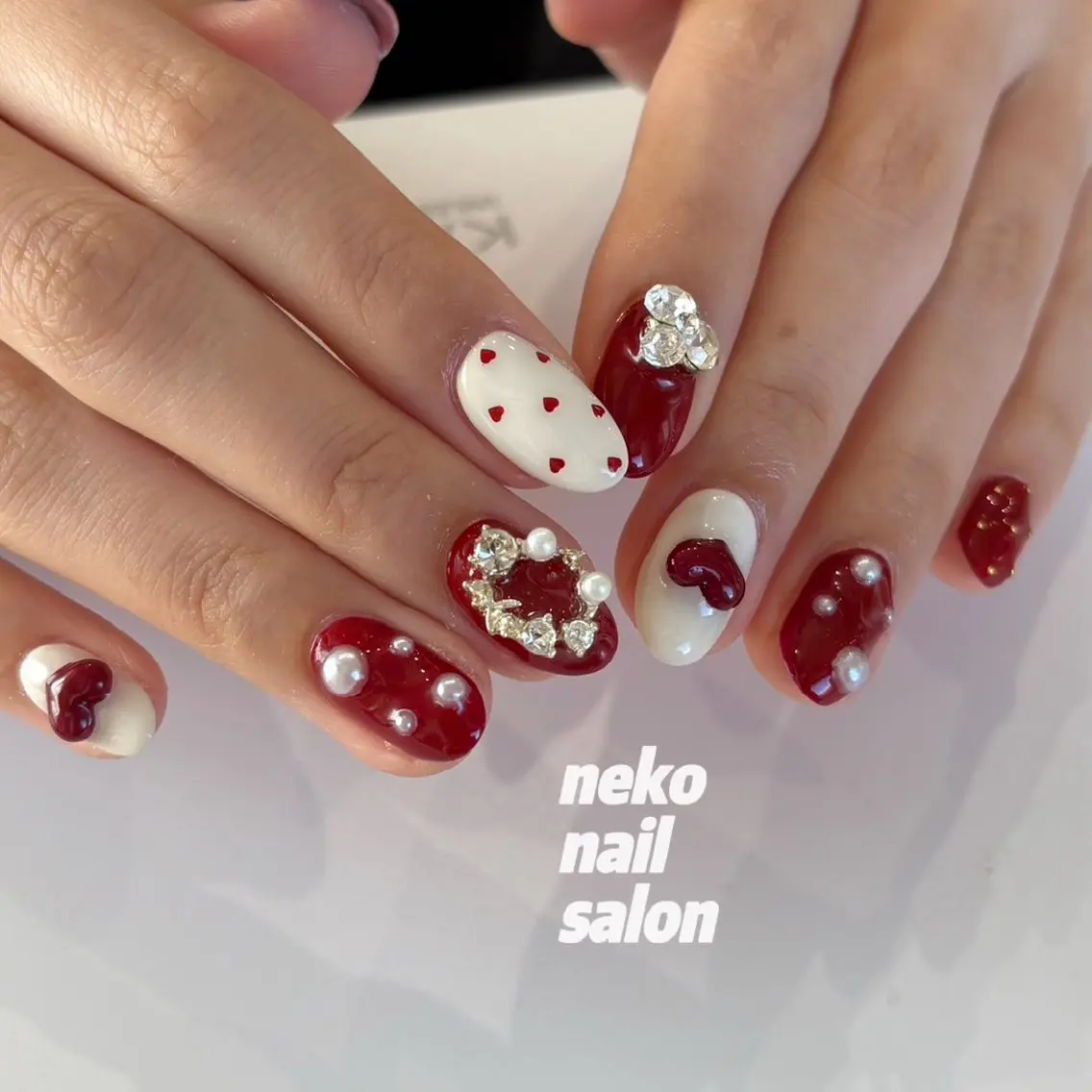 ネイル ハート 赤色 冬ネイル クリスマス ハンドネイル neko nailのネイルデザイン