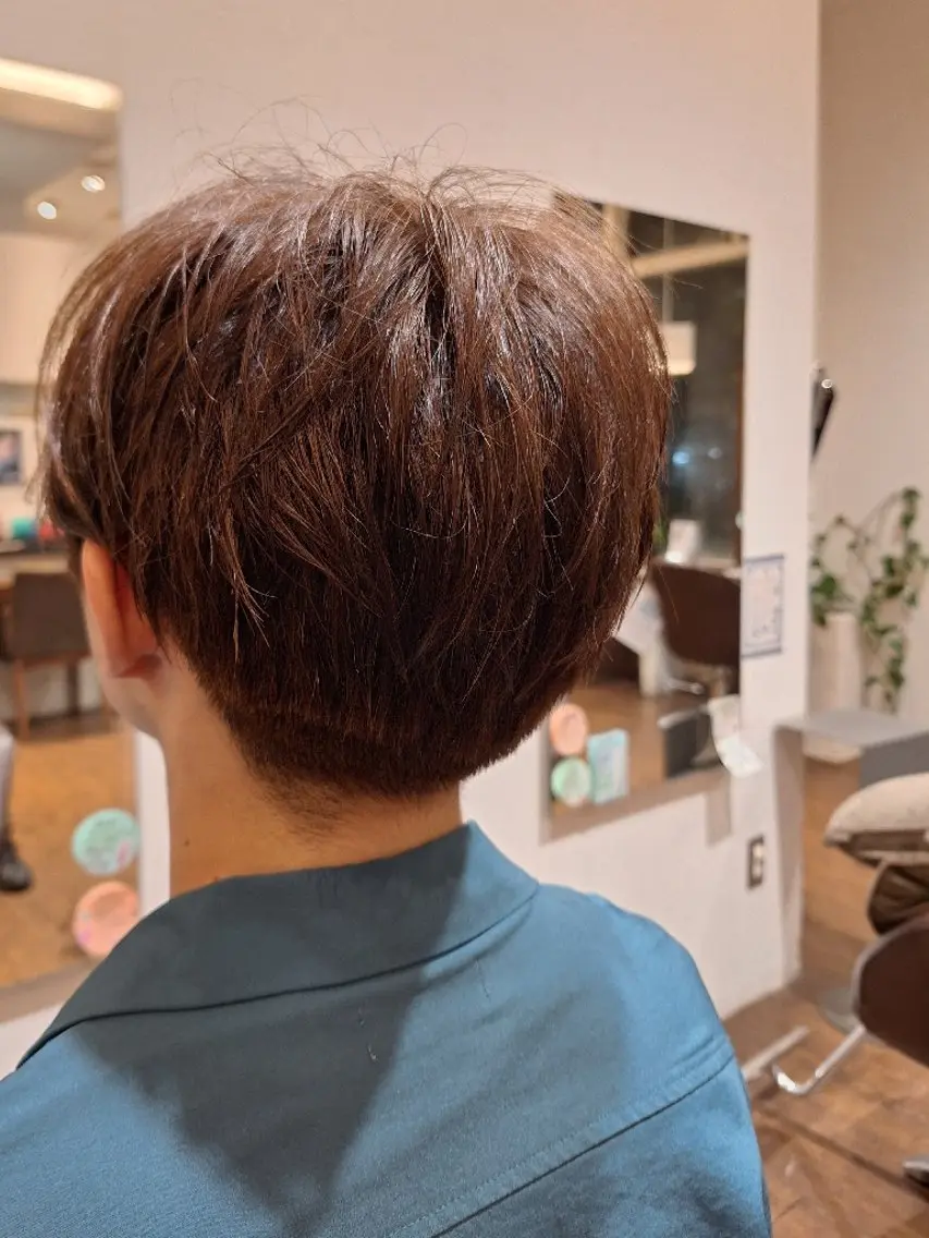 メンズ カラー メンズブリーチ ブリーチ ブラウンカラー ブリーチなしカラー 本下 舞依のヘアスタイル