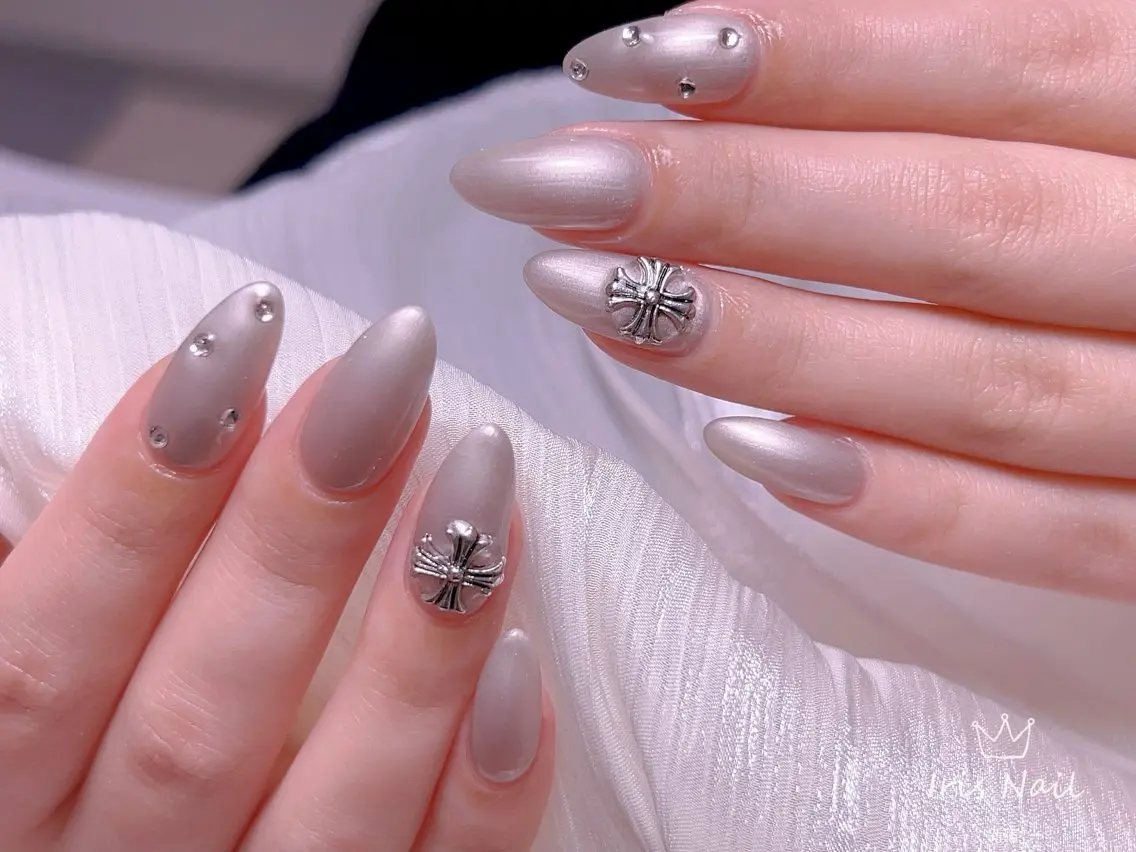 ネイル フレンチネイル ジェルネイル グラデーション 韓国ネイル マグネットネイル ハンドネイル 【長さ出し】 IRIS NAILのネイルデザイン