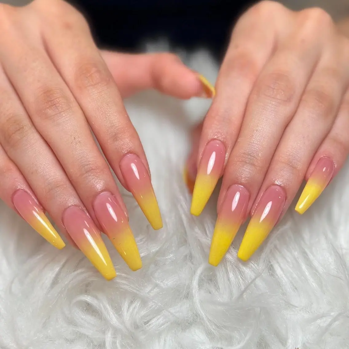 ネイル チークネイル ハート ホログラムネイル ミラーネイル ニュアンスネイル ハンドネイル Nie Nail Shinokuboのネイルデザイン