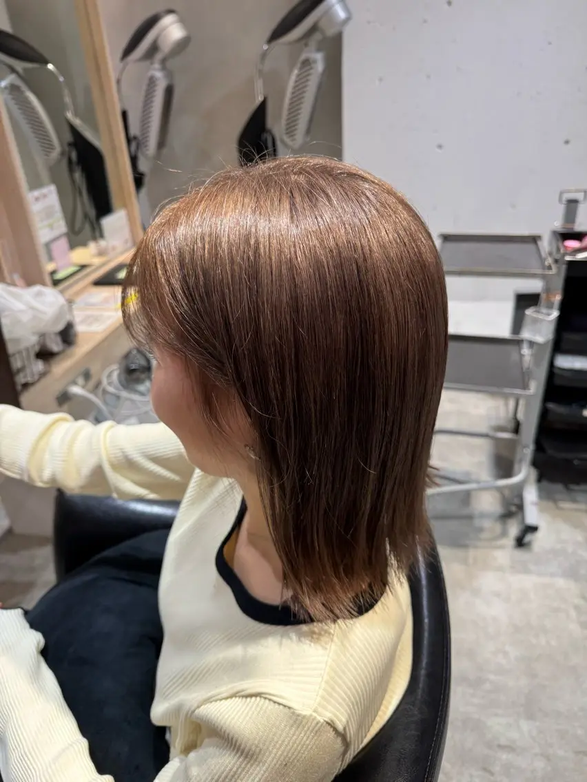 カラー ベージュカラー ブリーチ ミルクティーベージュ カット ヘアカラー AiRU hair RIRIKOのヘアスタイル