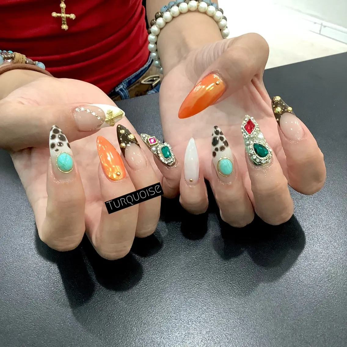 ネイル ハンドネイル 個性派ネイルサロン 💅🏼ターコイズのネイルデザイン