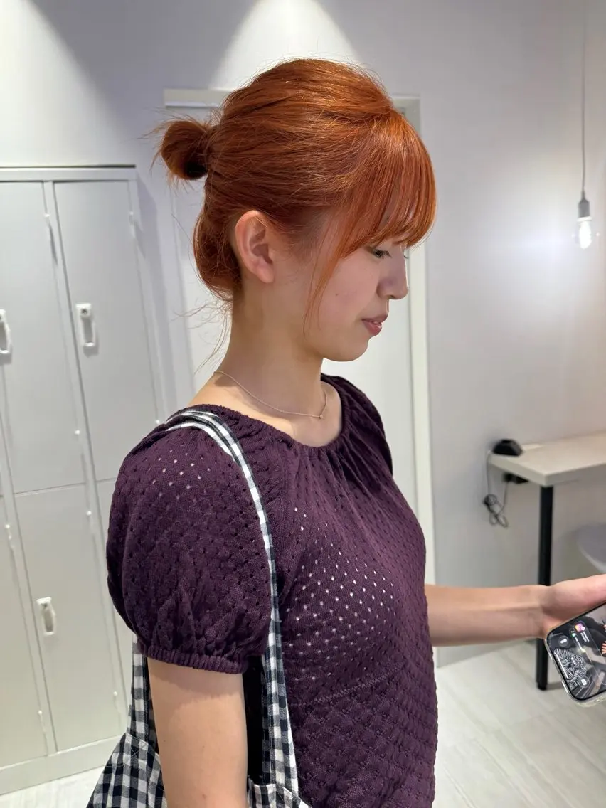 ミディアム カラー ブリーチ ブラウンカラー オレンジ カット ヘアカラー トリートメント Ami/艶カラー/ レイヤー/ハイトーンのヘアスタイル