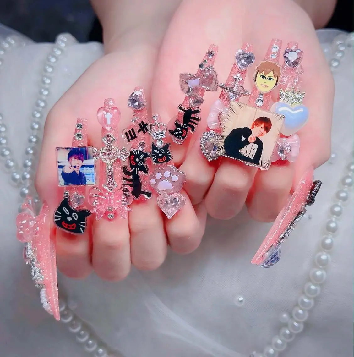 ネイル チークネイル フレンチネイル キラキラネイル 韓国ネイル マグネットネイル ハンドネイル Buruberii hbaby nailのネイルデザイン