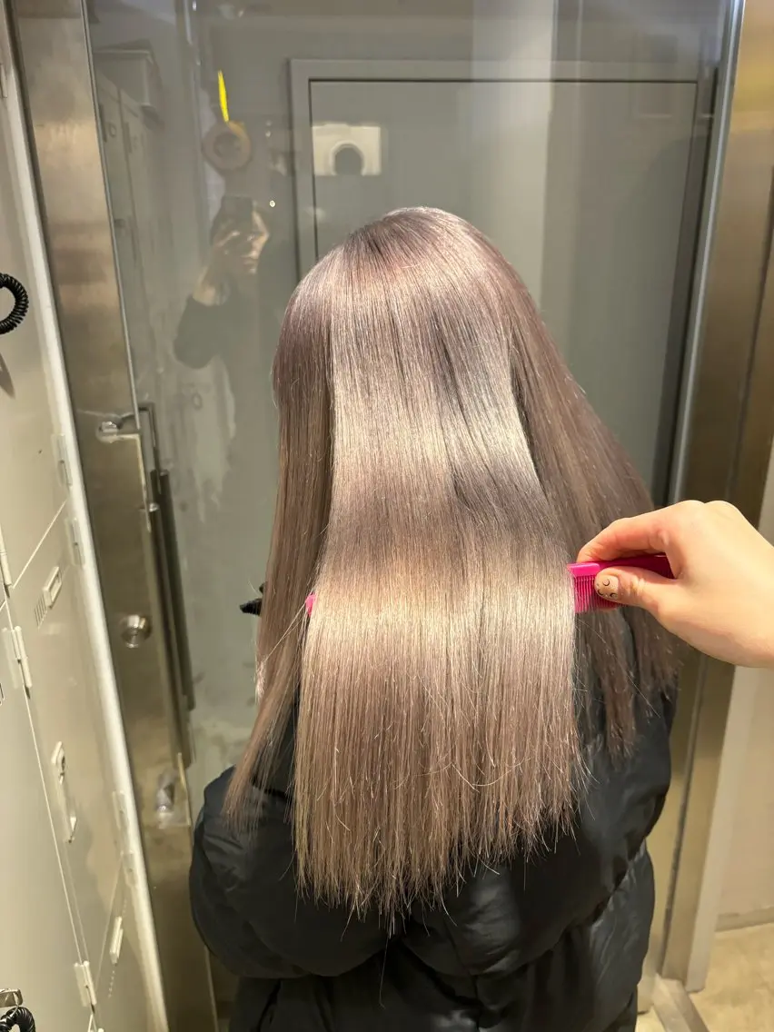 ロング カラー 抜け感レイヤー︴ ニュアンスカラーのヘアスタイル