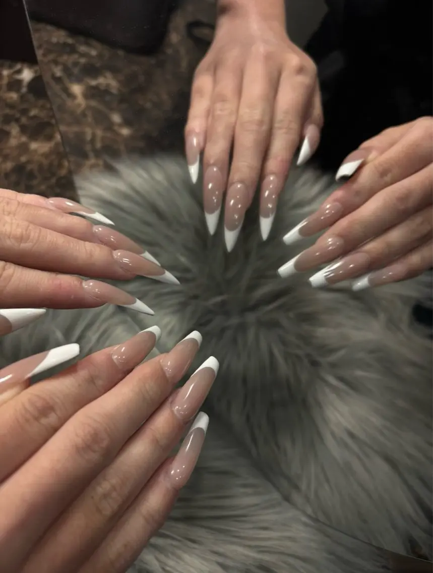 ネイル フレンチネイル IROHA NAIL 長谷川唯惺のネイルデザイン