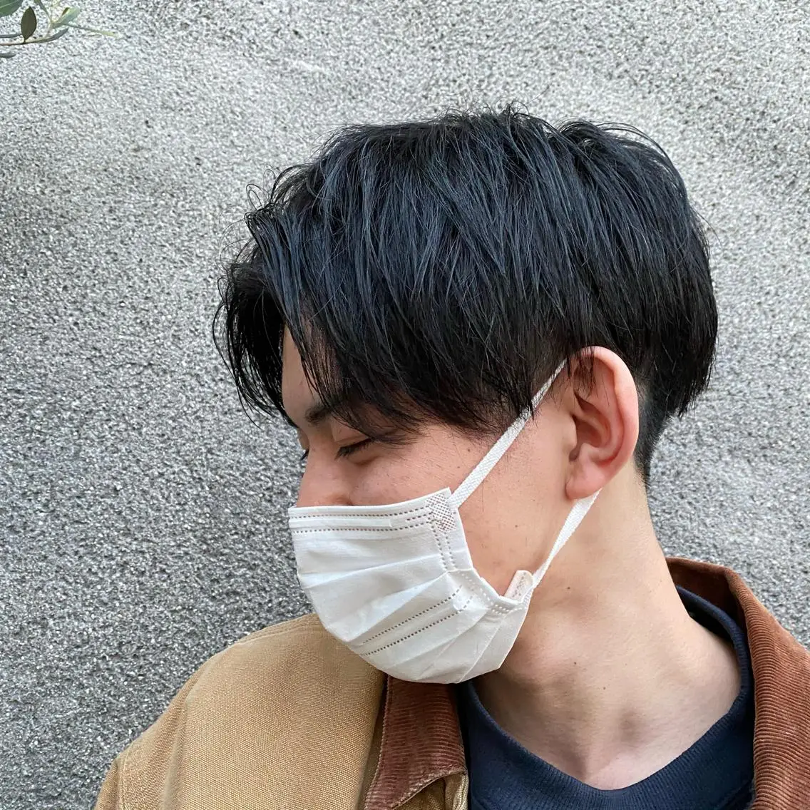 ショート パーマ メンズ アップバング メンズブリーチ ビジネス センターパート メンズハイトーン カット ヘアカラー トリートメント ヘッドスパ ヘアセット 赤み消し🌿 透明感カラー🫧のヘアスタイル