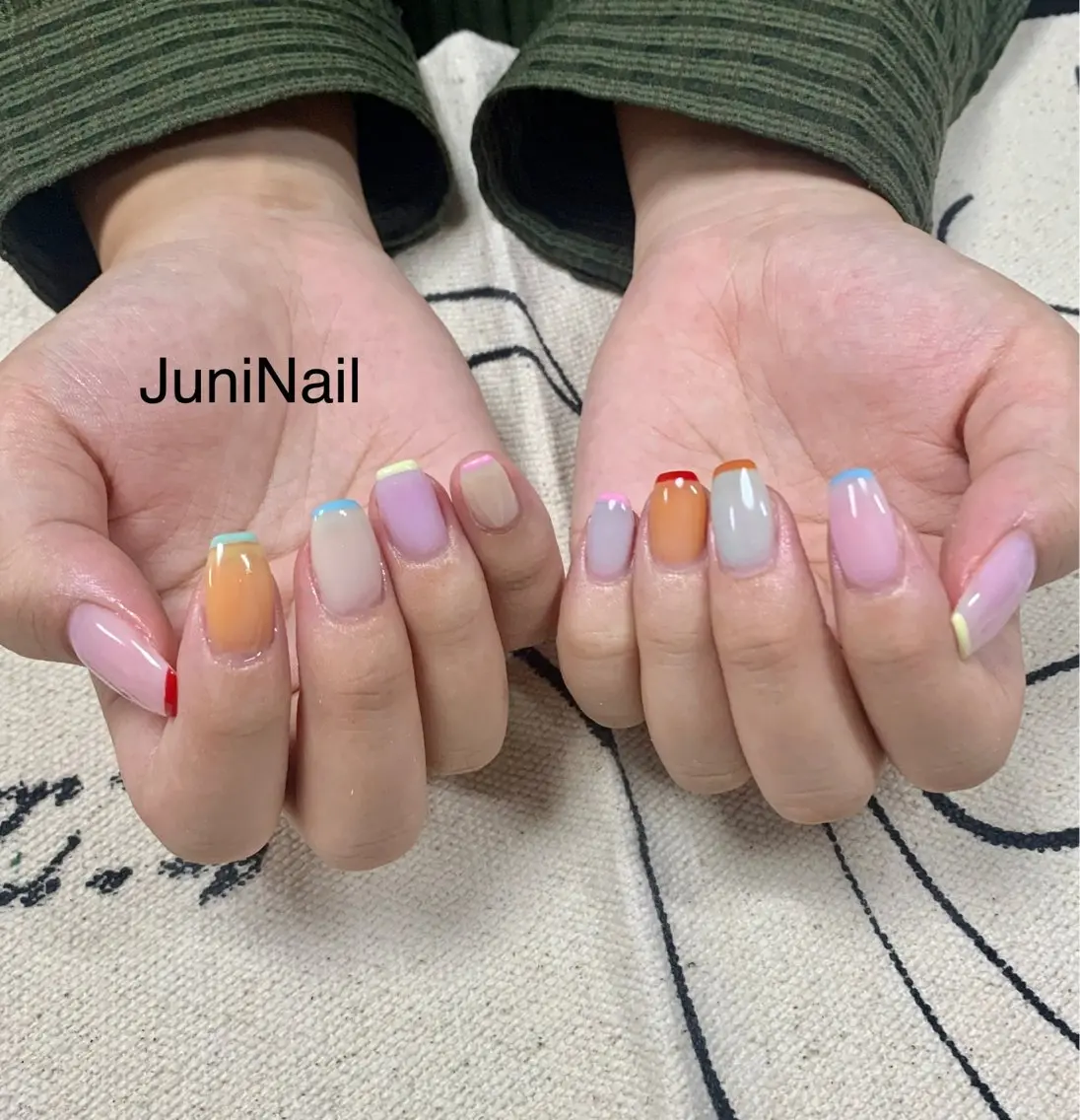 ネイル オーロラネイル クリアネイル フラッシュネイル 氷ネイル・うるうるネイル キラキラネイル ハンドネイル JuniNail 주니네일🇰🇷suのネイルデザイン
