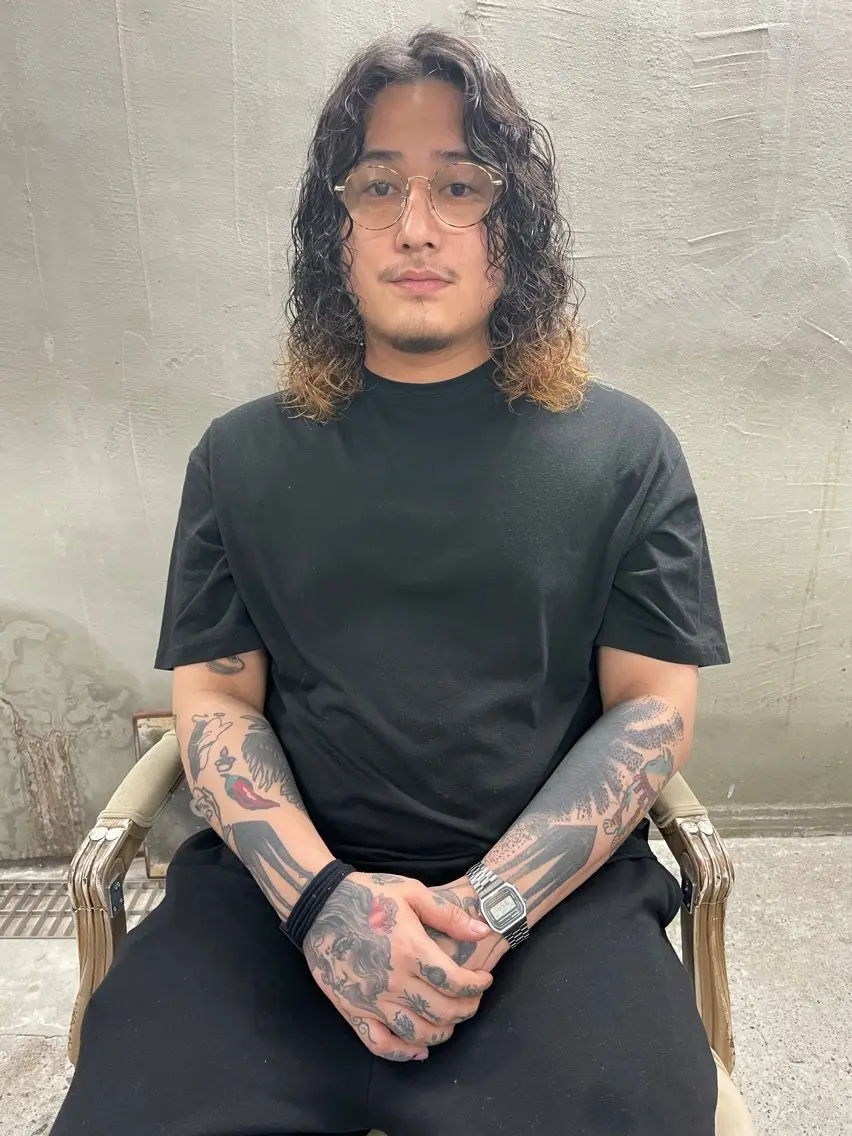 ロング パーマ メンズ メンズパーマ ロング カット パーマ パーマ、髪質改善 カズマのヘアスタイル