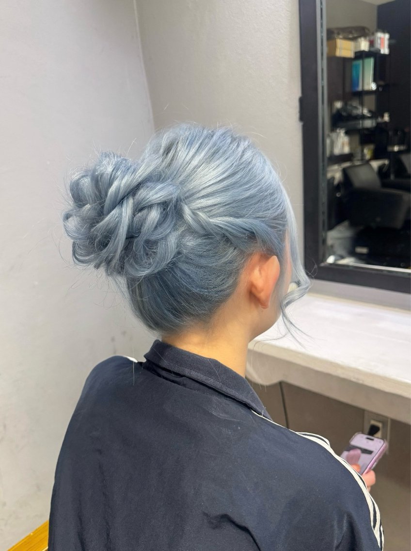 ヘアアレンジ GiseL天神 ハイトーンAINAのヘアスタイル