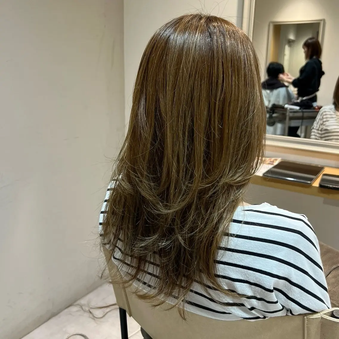 セミロング レイヤーカット equal千葉 ☁️koto☁️のヘアスタイル