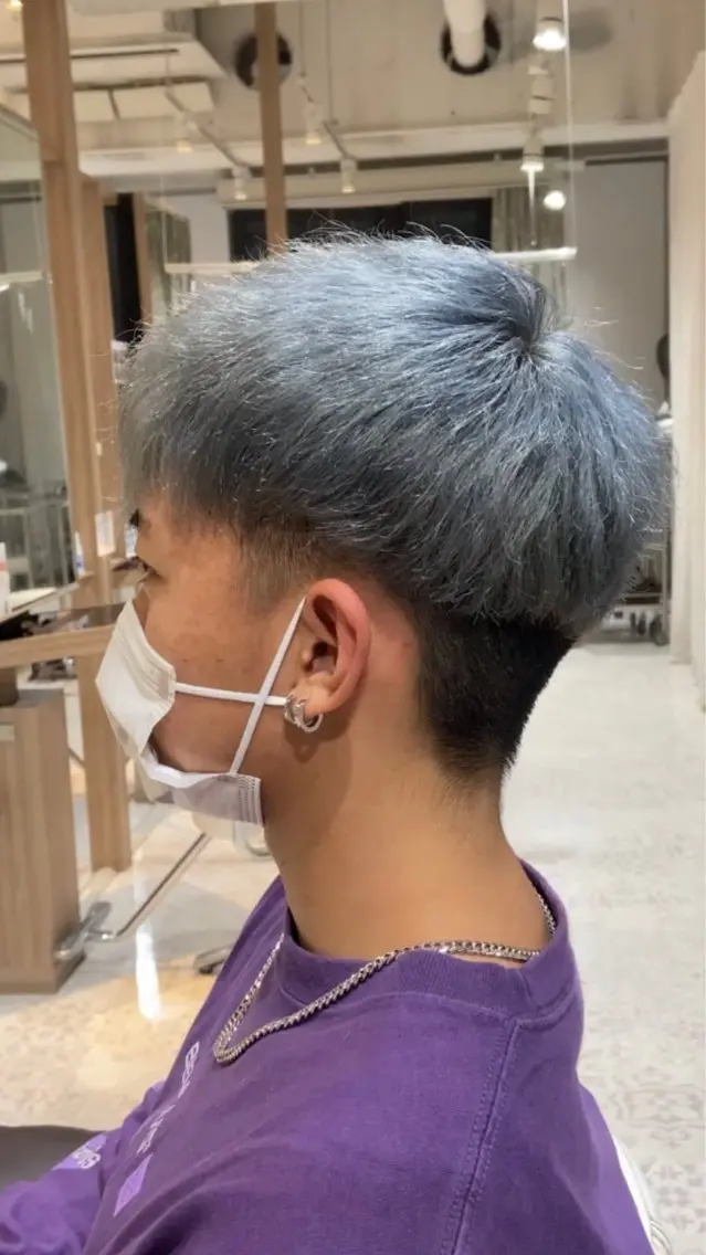 ショート カラー メンズ メンズブリーチ ブリーチ ブルーカラー カット ヘアカラー メンズ特化✂︎ 稗田達也のヘアスタイル
