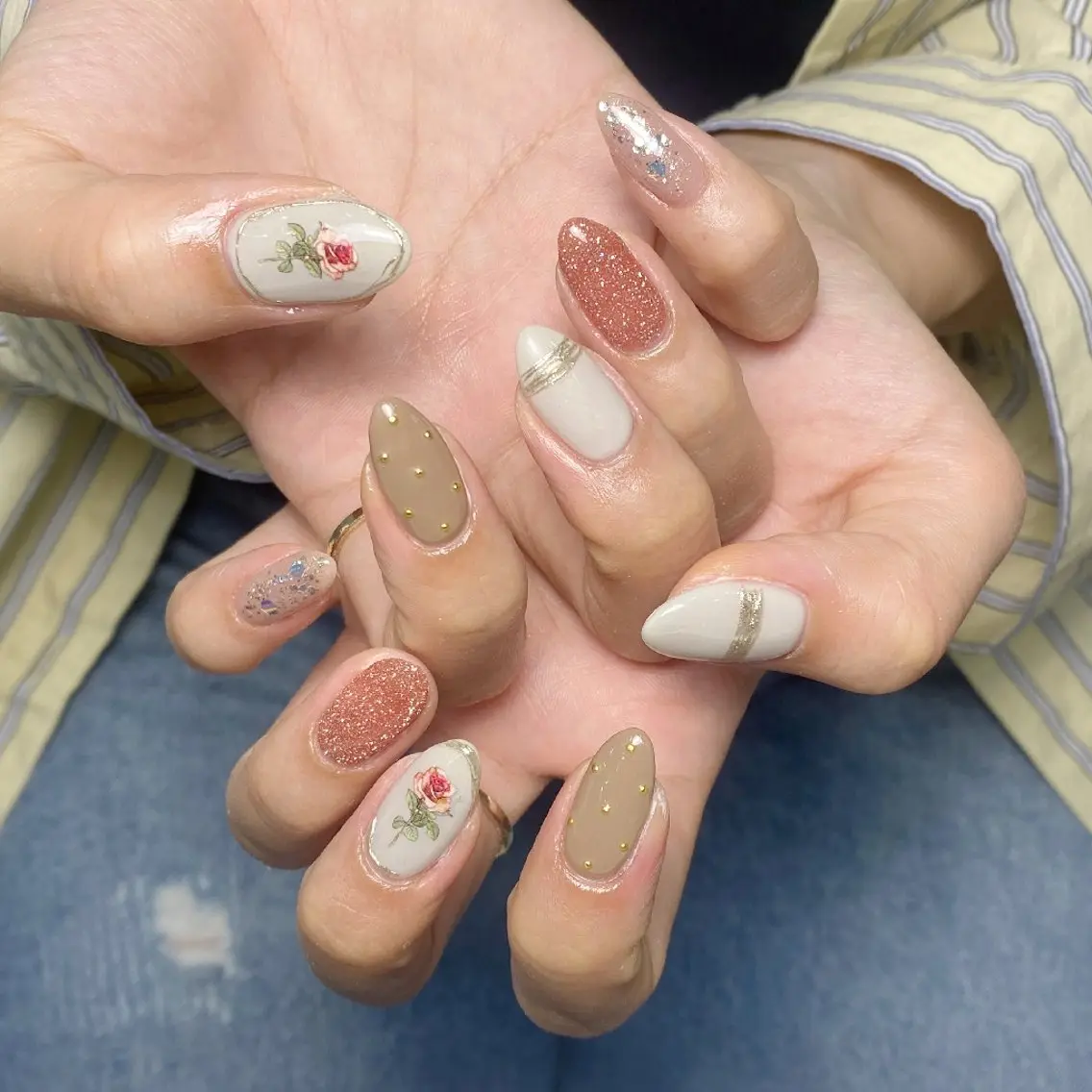 ネイル チークネイル フレンチネイル ジェルネイル ガーリー キラキラネイル ハンドネイル UM Nail Salonのネイルデザイン