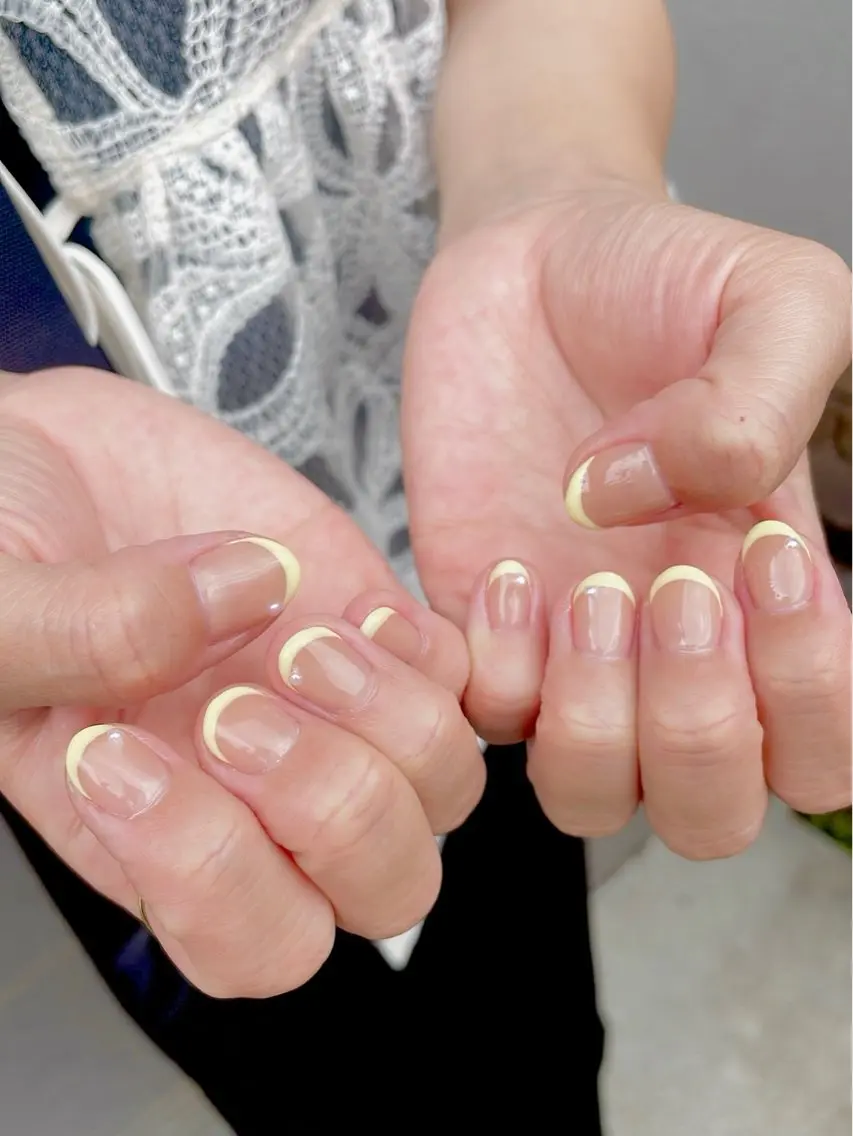 ネイル フレンチネイル 黄色 ハンドネイル remi 《稲城市*Raf.》のネイルデザイン