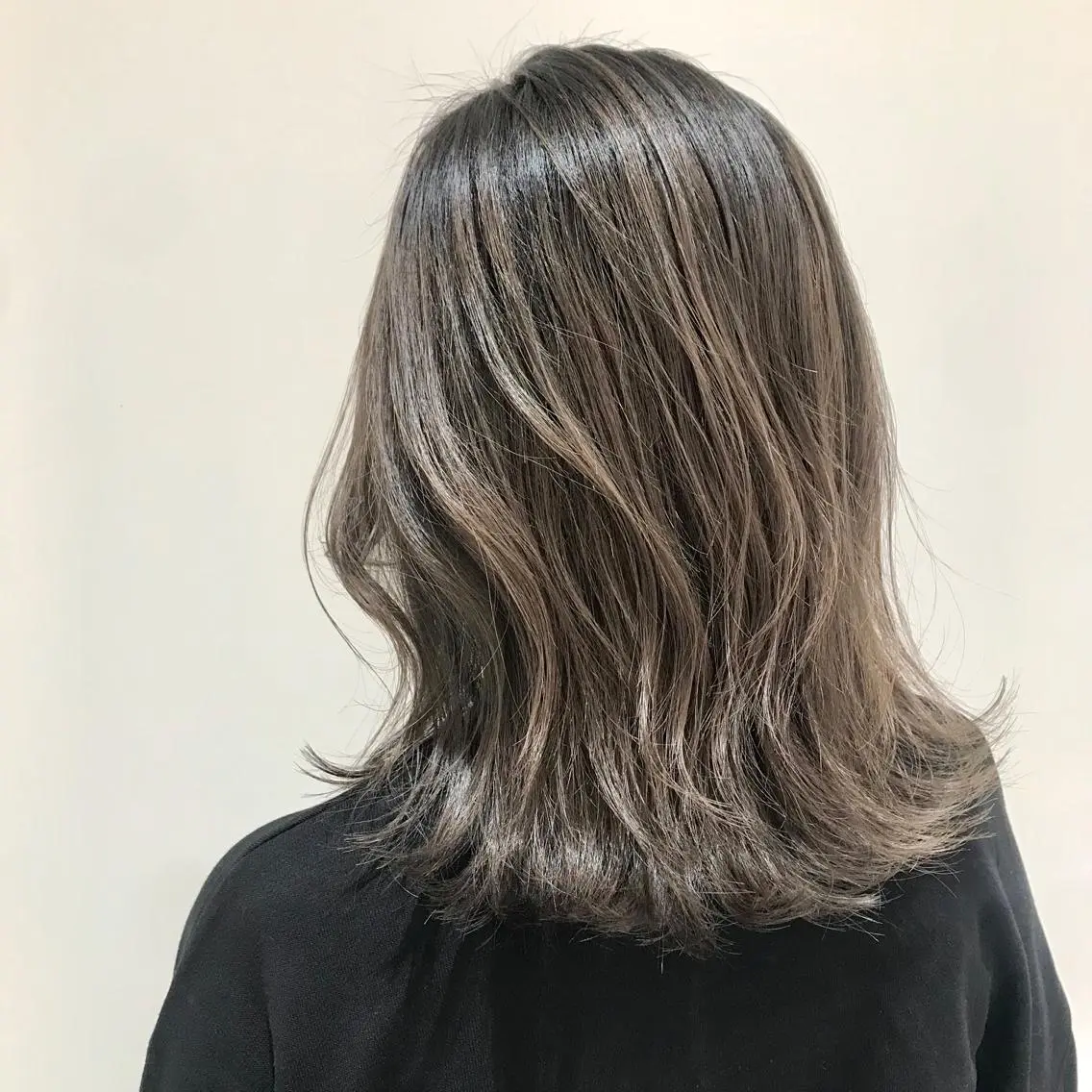 ミディアム アッシュ 外国人風カラー レイヤーカット 加藤 憂のヘアスタイル