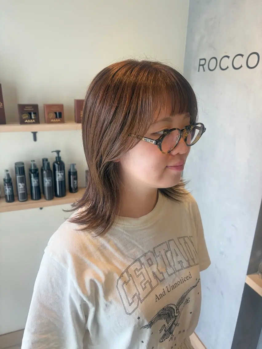 ミディアム カット ヘアカラー ROCCO アイナ/ レイヤー透明感カラーのヘアスタイル