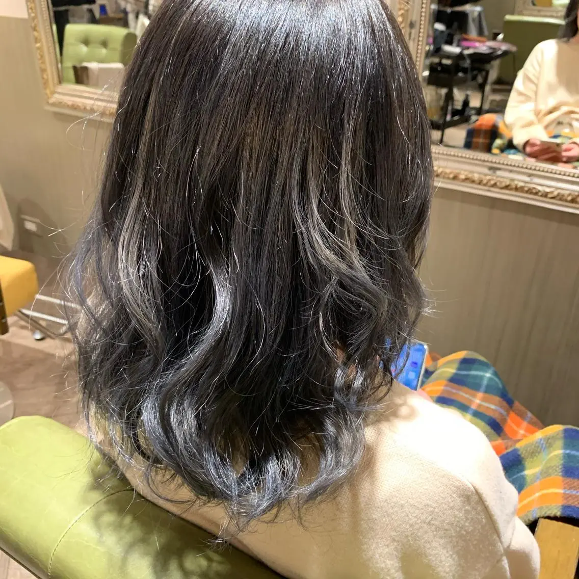 セミロング カラー ブリーチ 韓国スタイル🇰🇷 annaのヘアスタイル