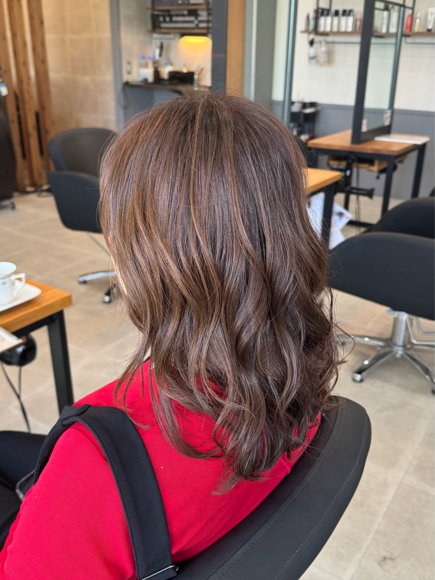 セミロング カラー ブラウンカラー 透明感カラー レイヤーカット カット ヘアカラー トリートメント 栗林 萌香のヘアスタイル