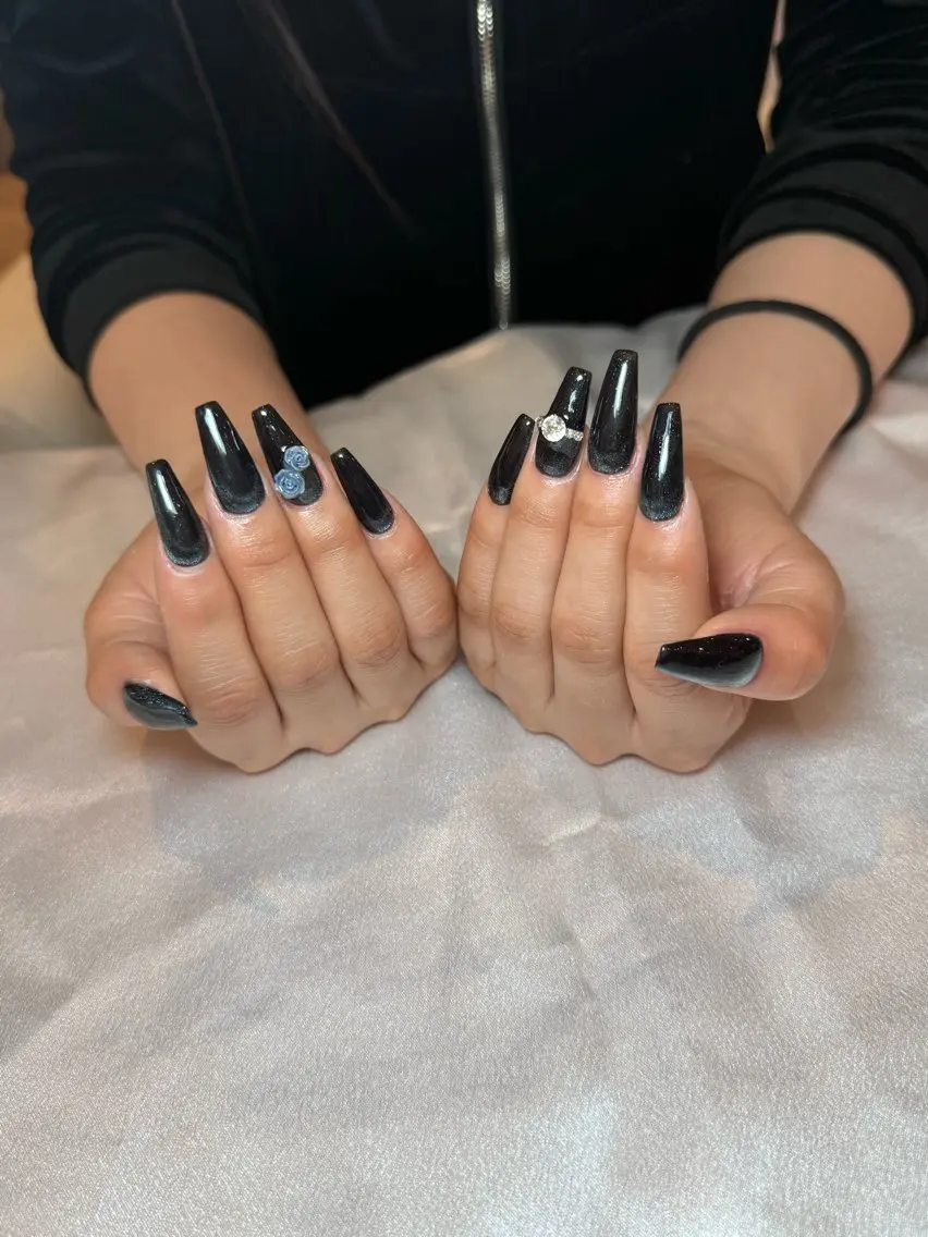 ネイル ジェルネイル マグネットネイル ネイルチップ Queen Nail Salonのネイルデザイン