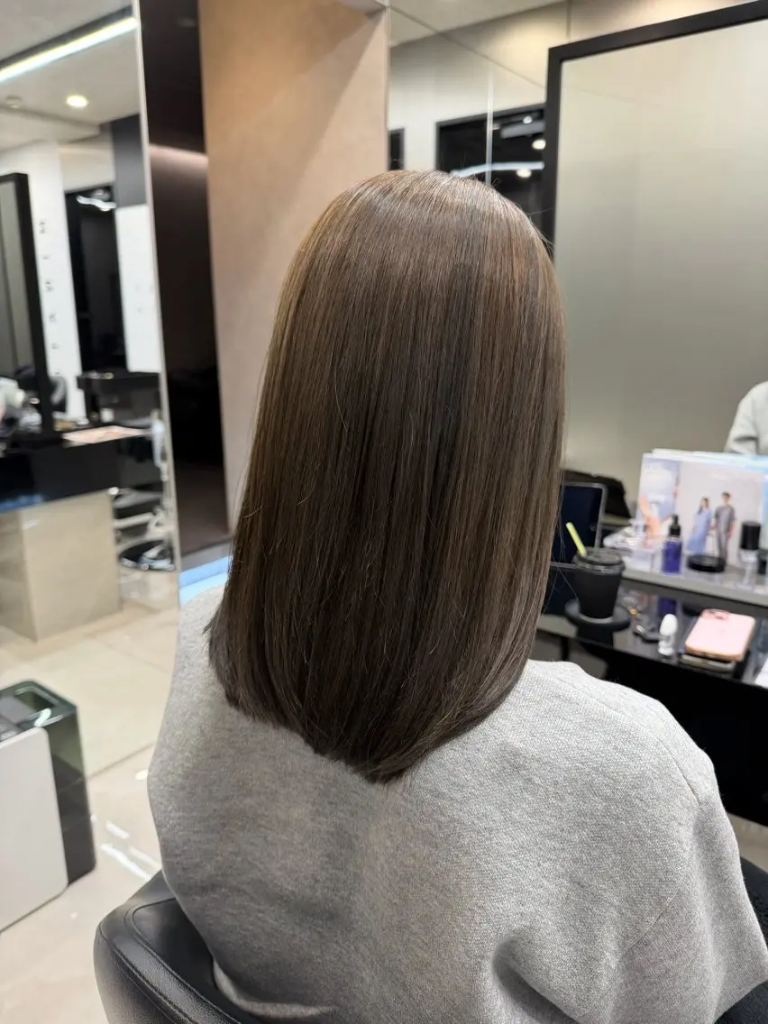ミディアム アッシュ 縮毛矯正 トリートメント ヘアカラー トリートメント 💜ひな💜ブリーチ /透明感/韓国ヘアのヘアスタイル