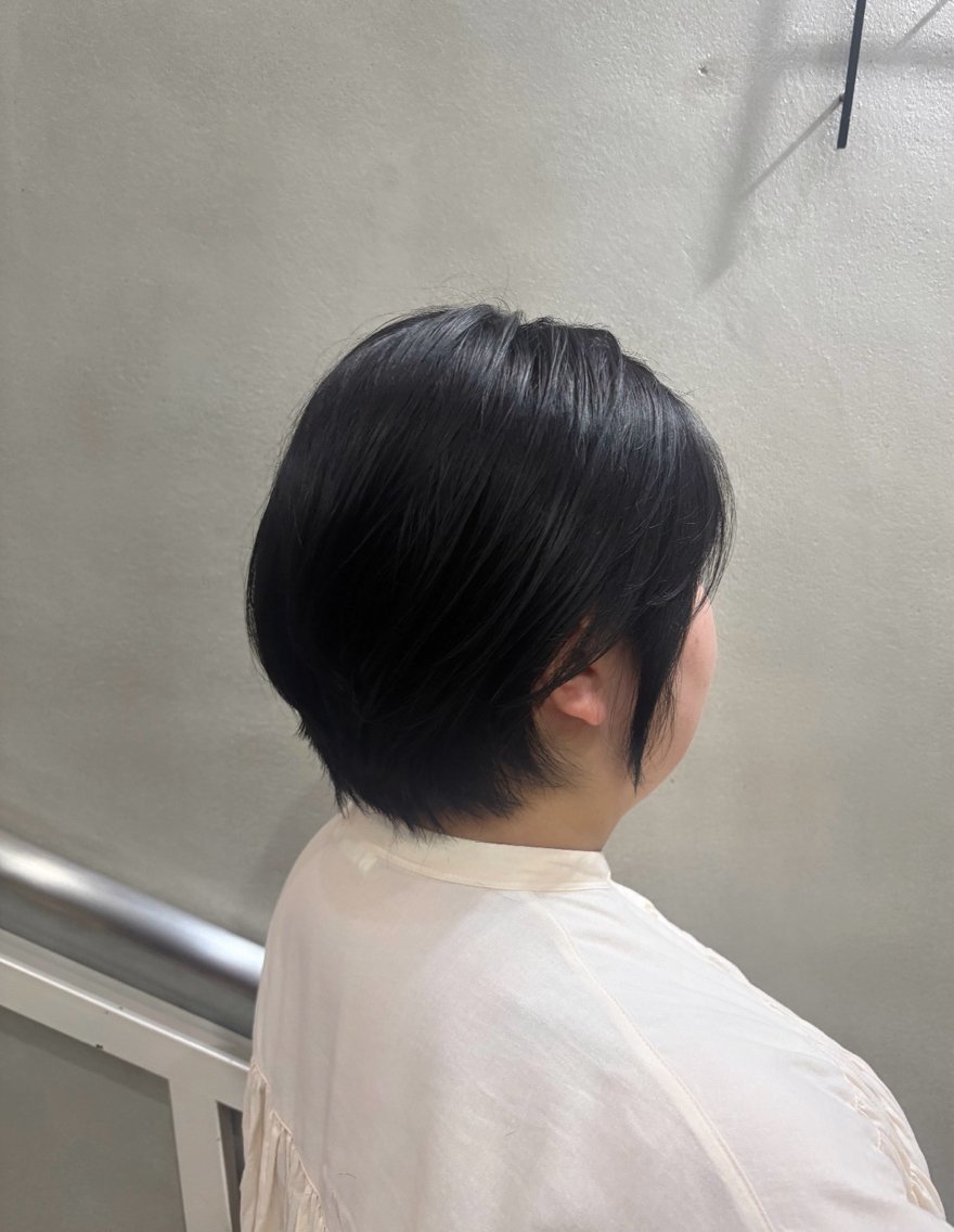 ショート コトノ/レイヤー /透明感カラーのヘアスタイル